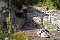intakte gartenmauern