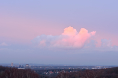 rosa Weihnachtswolke über dem Ruhrpott