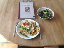 - Bambussprossen mit gerösteten Zwiebeln   mit wenig Knoblauch dazu- Federkohl Blütenstände- Spargellasagne vom Sonntag- Bratkartoffeln + Tomaten für die Farbe