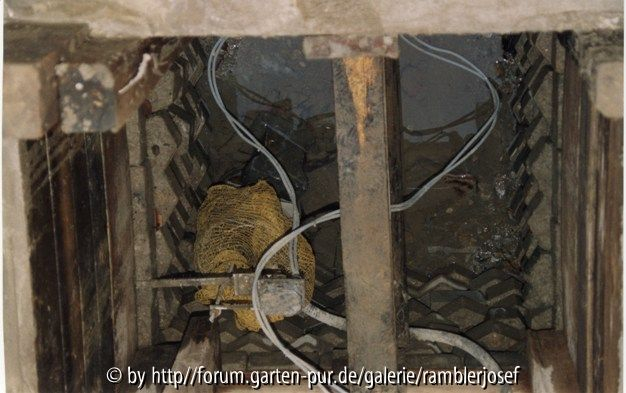 Der Brunnen mit 5,4m Tiefe liefert tausende Liter Wasser im Sommer