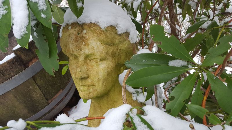 Frauenkopf - Skulptur von Hengstenberg Winter 2021