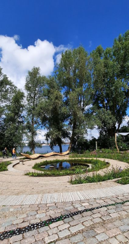 Blick von Utopia auf den See und Almere