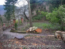 Von links nach rechts: ein winziges Eck vom Türmchen, der Blick über das Geländer (unterer Garten, Mitte-rechts: die Scheuern