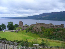 LochNess_mit_UrquhartCastle