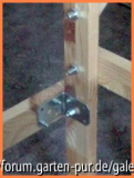 Holzverbindung mit Winkel und Eisenschrauben