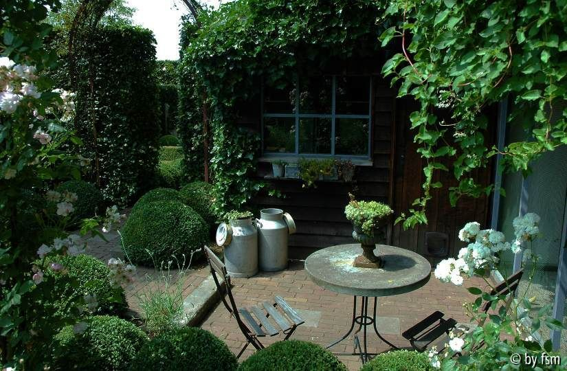 Geel 24