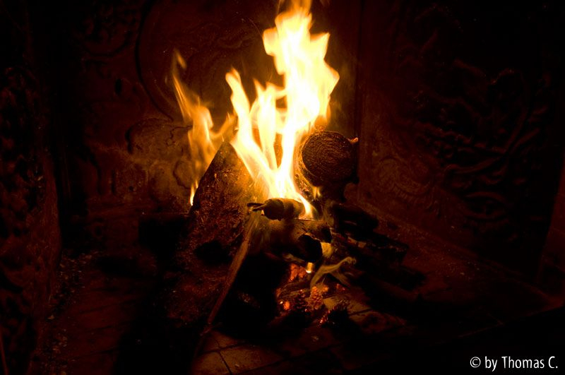 Am Kamin falschfarbig