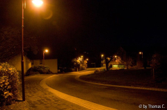 Nächtliche Dorfstraße