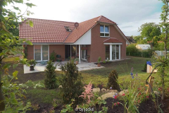 Haus mit Rasen
