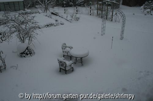 Sitzgruppe im Schnee