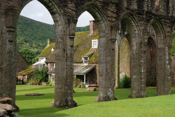 Llanthony Priory 6