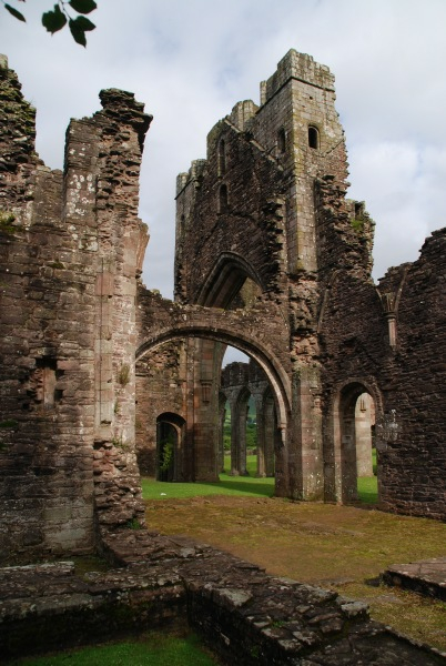 Llanthony Priory 2