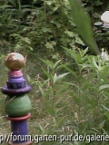 Säule im wilden Rosengarten
