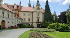 Eingang zum Schlosspark