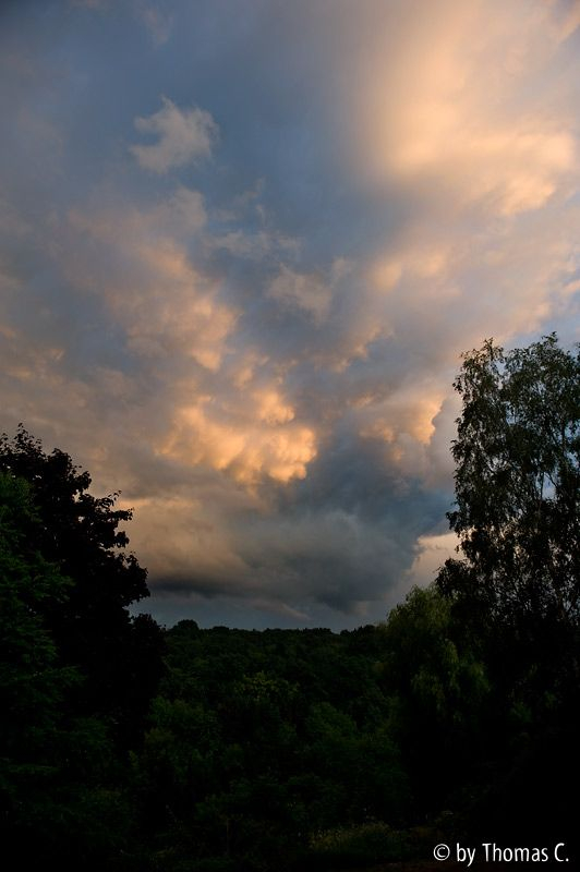 Schwere Regenwolken ziehen ab