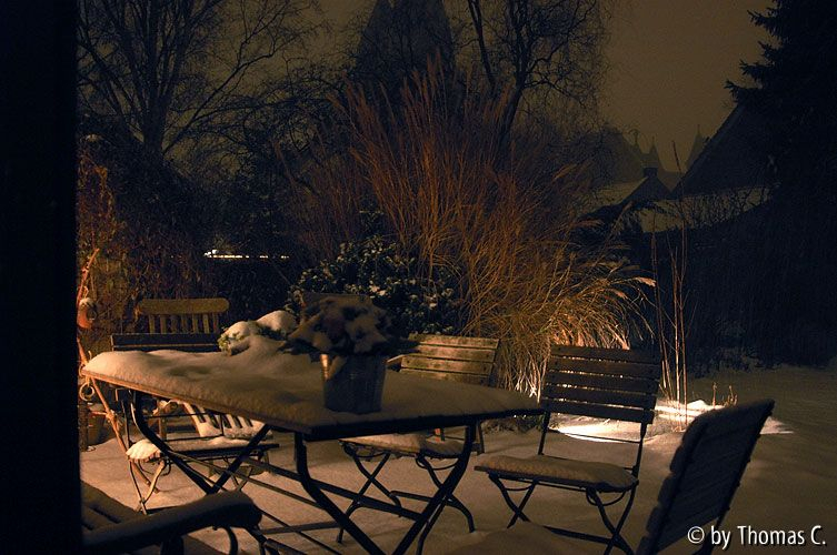 Schneedecke über der Terasse