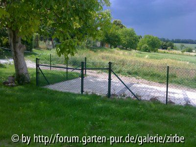 Hier kommt ein Schattenplatz/Holzterrasse