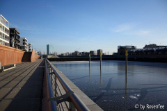 Überseestadt - Hafenbecken im Winter